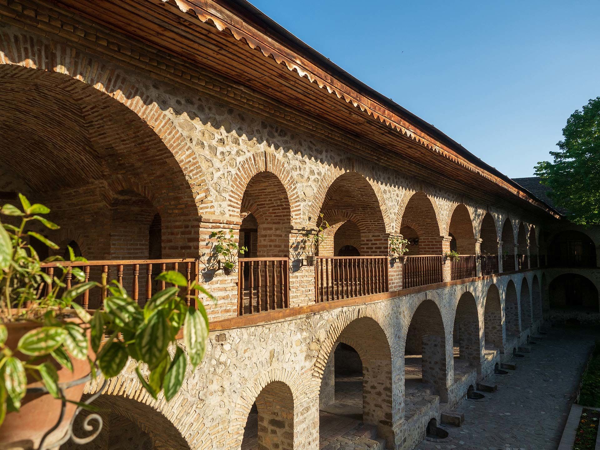 Sheki – thành phố cổ ở Azerbaijan đưa bạn trở lại Con đường tơ lụa huyền thoại