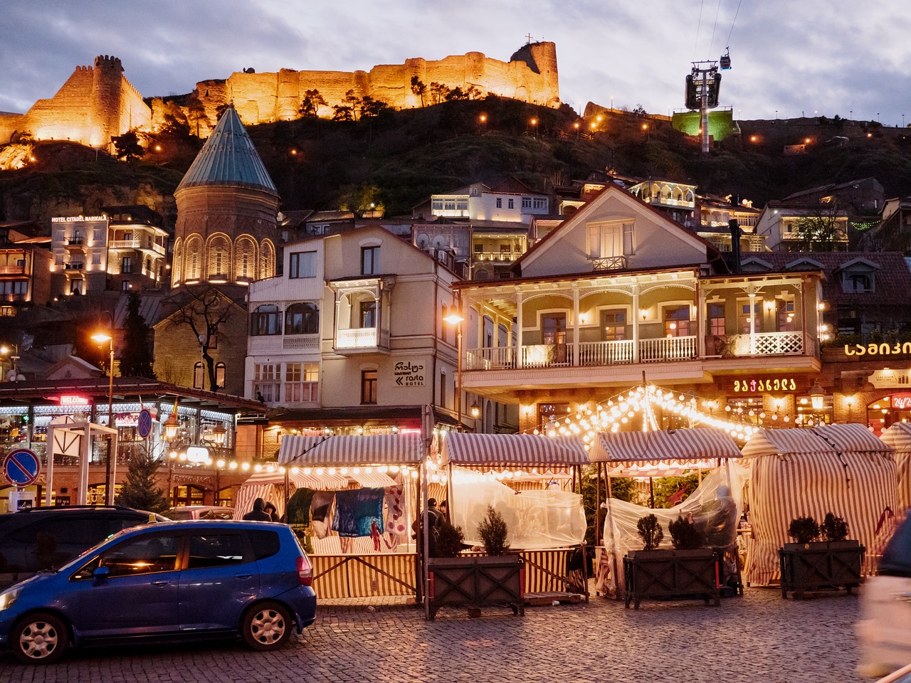 Những điều tuyệt vời phải làm ở Tbilisi về đêm