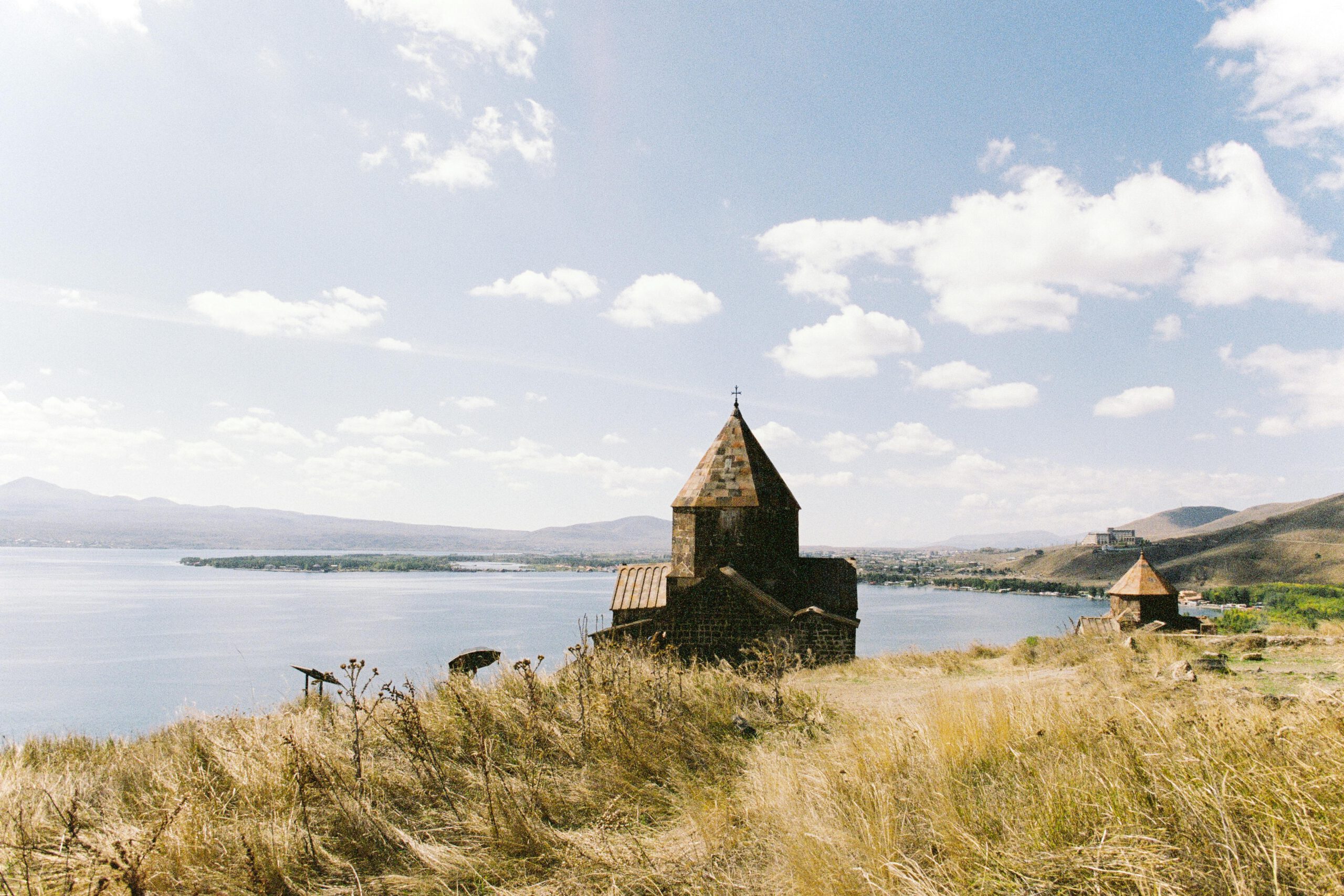 Du Lịch Armenia, mãn nhãn trước khung cảnh Hồ Sevan