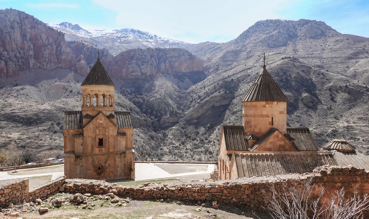 Chiêm Ngưỡng Tu Viện Noravank: Khoảnh Khắc Nghệ Thuật Ấn Tượng Khi Du Lịch Armenia