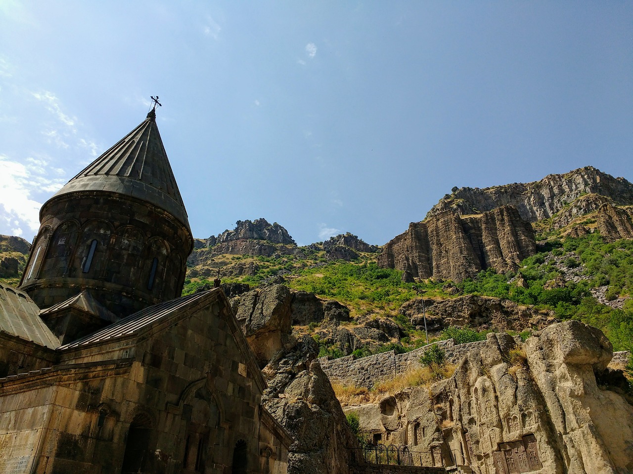 Du Lịch Armenia, thăm kỳ quan được Unesco công nhận: tu viện Geghard và thung lũng Azat