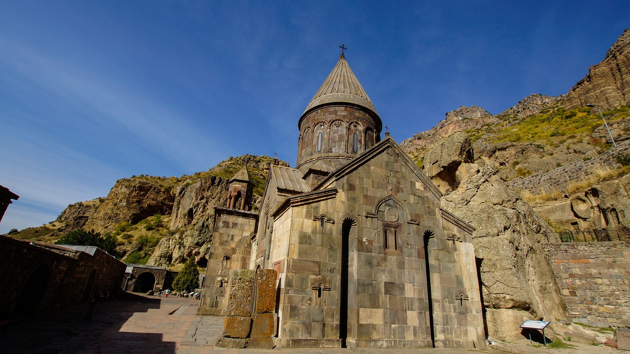 Du Lịch Armenia, thăm kỳ quan được Unesco công nhận: tu viện Geghard và thung lũng Azat