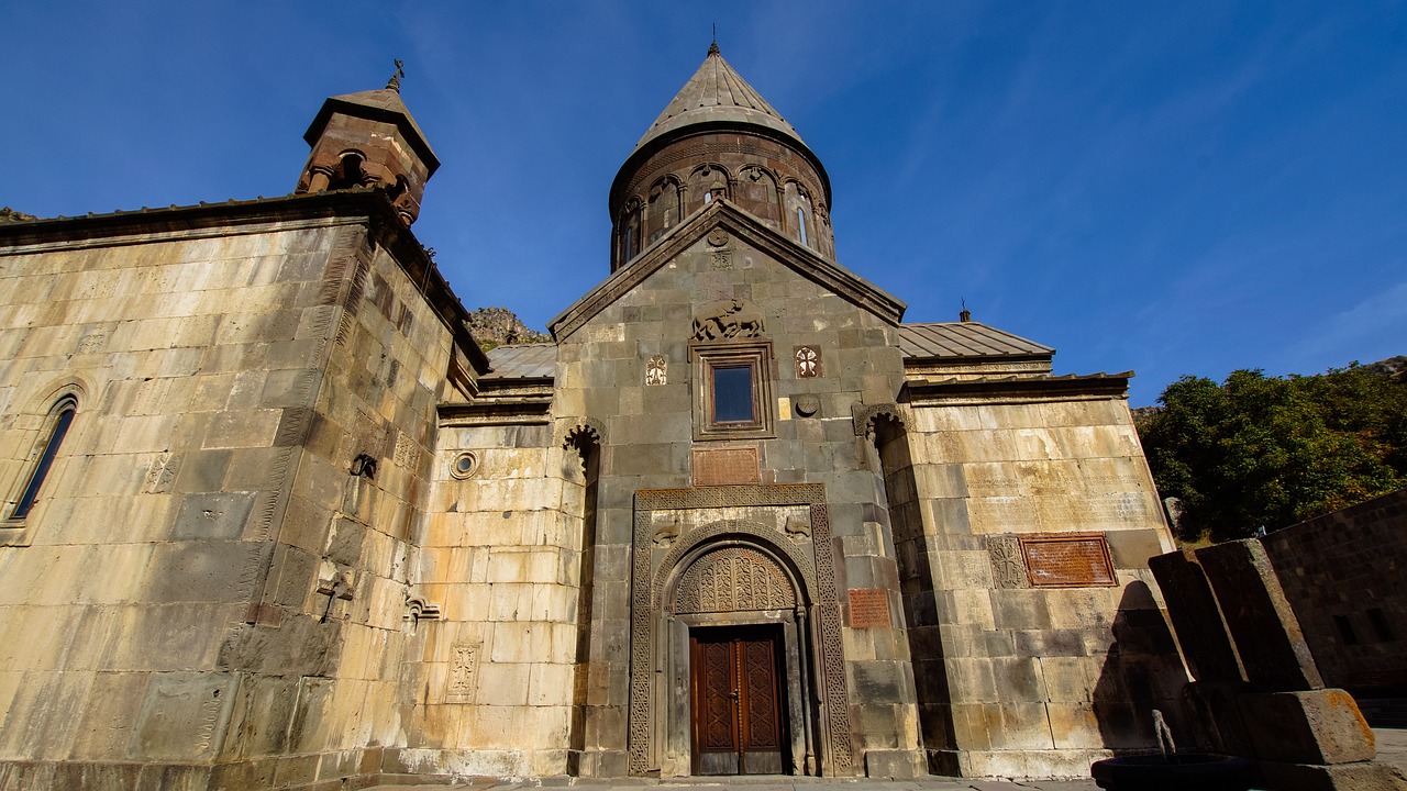 Du Lịch Armenia, thăm kỳ quan được Unesco công nhận: tu viện Geghard và thung lũng Azat