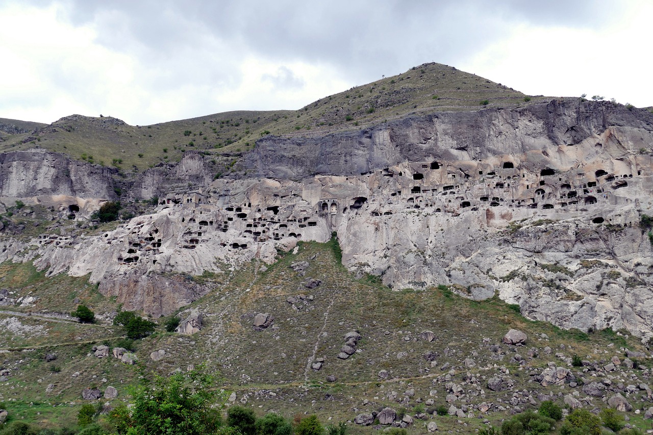 Du lịch Georgia, chiêm ngưỡng thị trấn hang động Vardzia tuyệt đẹp