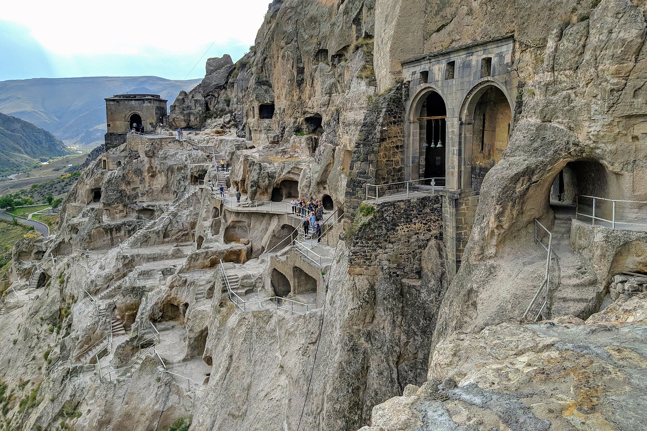 Du lịch Georgia, chiêm ngưỡng thị trấn hang động Vardzia tuyệt đẹp