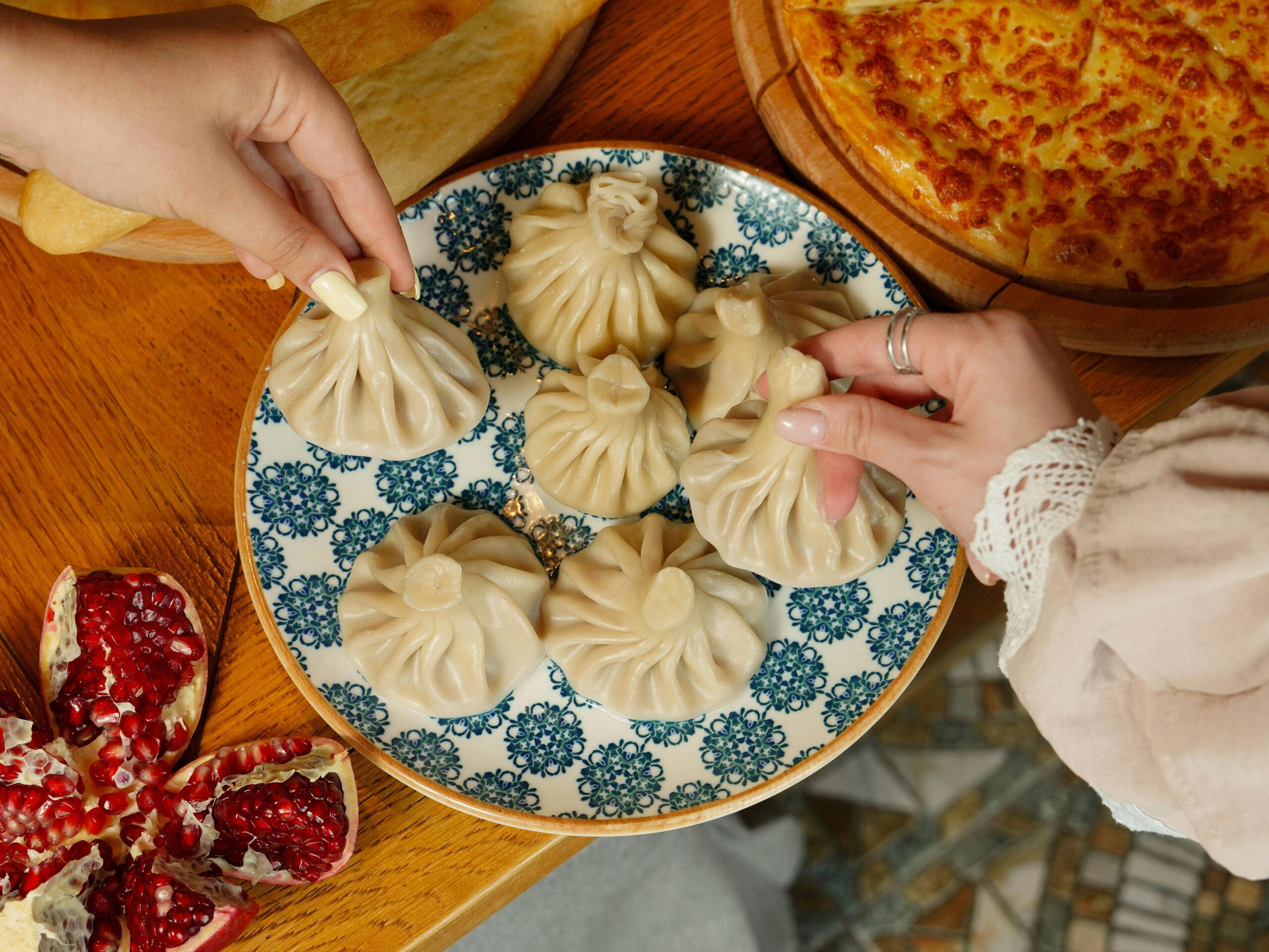 Ẩm thực Georgia có gì đặc sắc? Món bánh bao hấp dẫn Khinkali