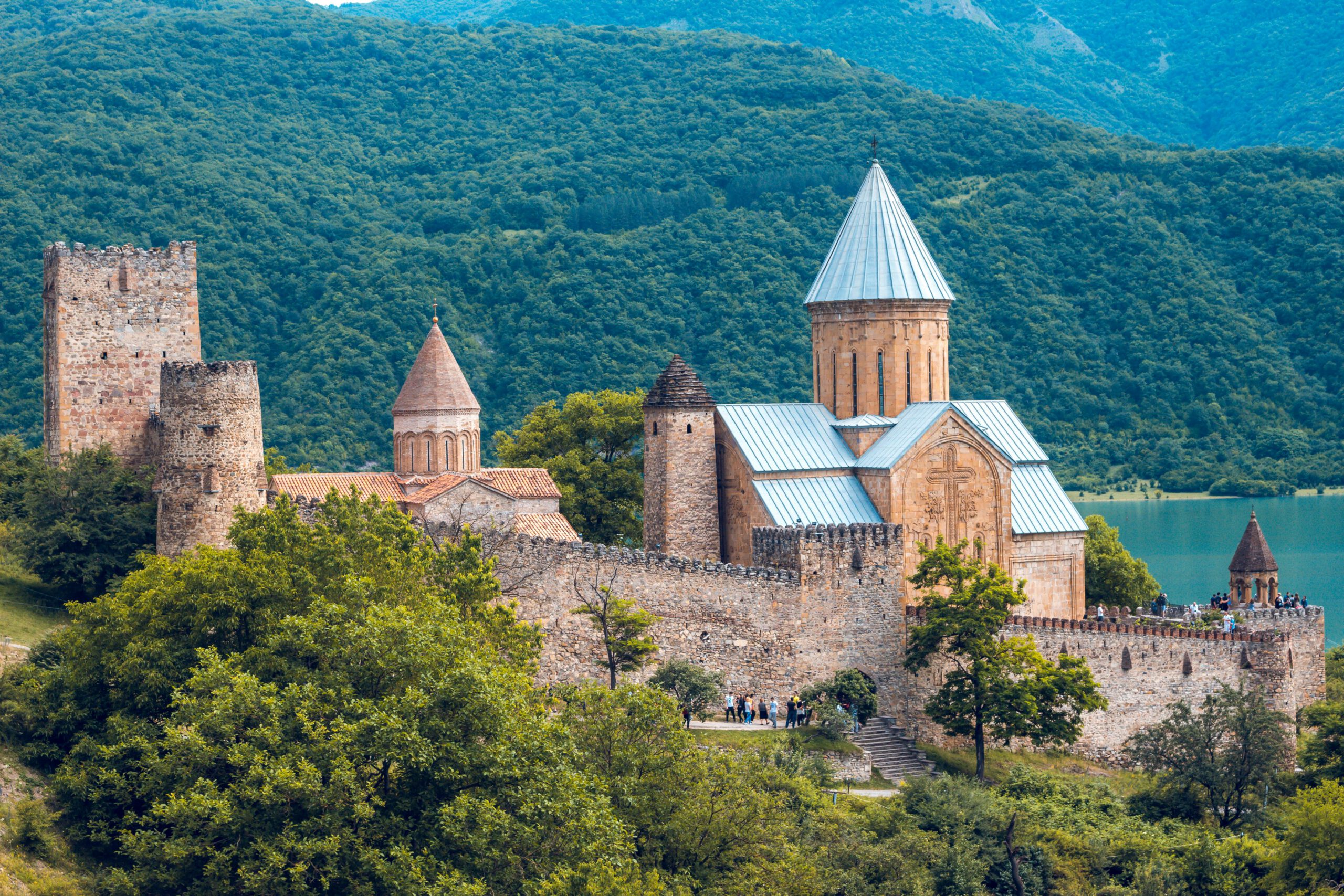 Du Lịch Kazbegi - Thăm Pháo Đài Ananuri Du Lịch Kazbegi - Thăm Pháo Đài Ananuri
